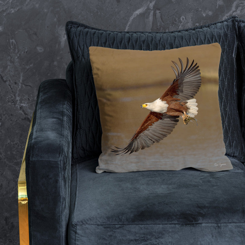 African Fish Eagle Flyby Luxury Scatter By Fanie Heymans