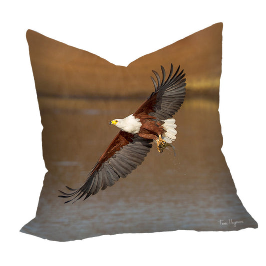 African Fish Eagle Flyby Luxury Scatter By Fanie Heymans