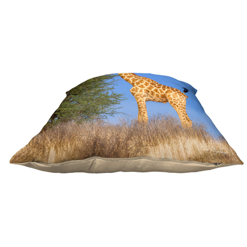 Giraffe on Horizon Luxury Scatter by Fanie Heymans