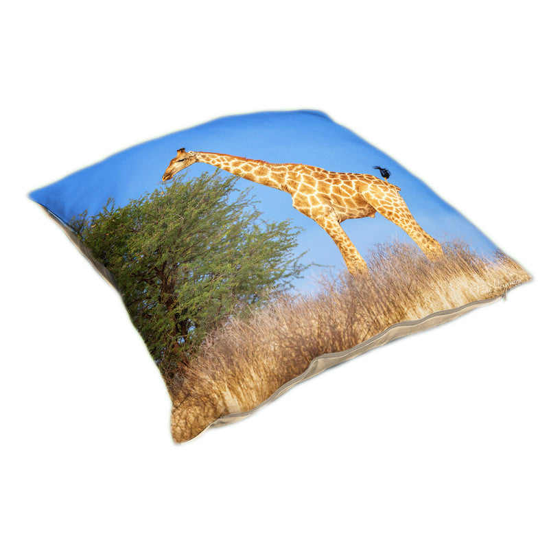 Giraffe on Horizon Luxury Scatter by Fanie Heymans