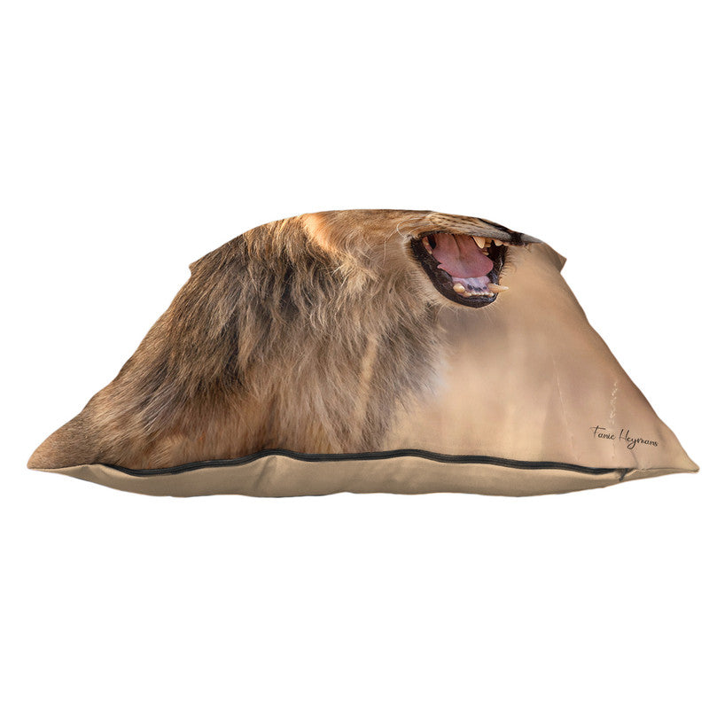 Growling Lion Luxury Scatter By Fanie Heymans