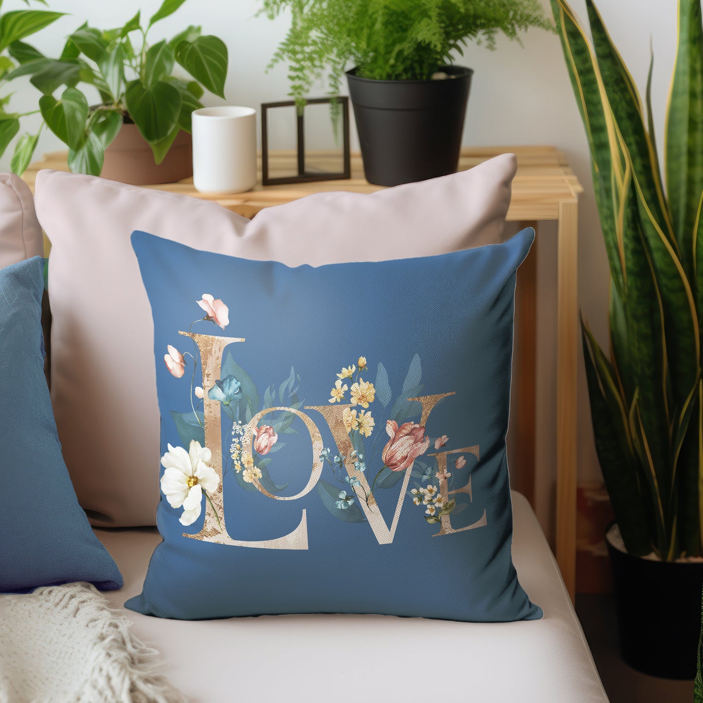Love Luxury Scatter by Mark van Vuuren