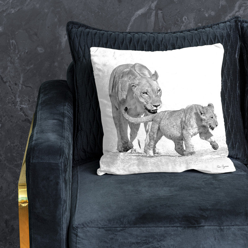 Panthera Leo Black & White Luxury Scatter By Fanie Heymans