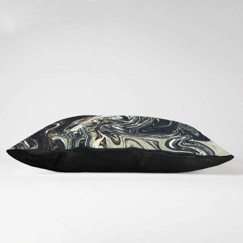 Flowing Black and White King Luxury Scatter